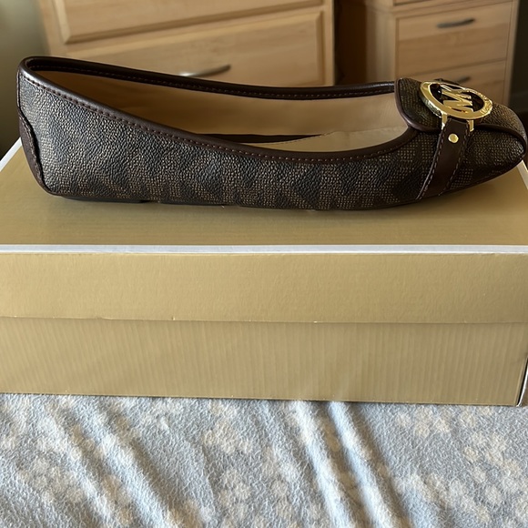 Brand New in Box - Picture 2 of 6